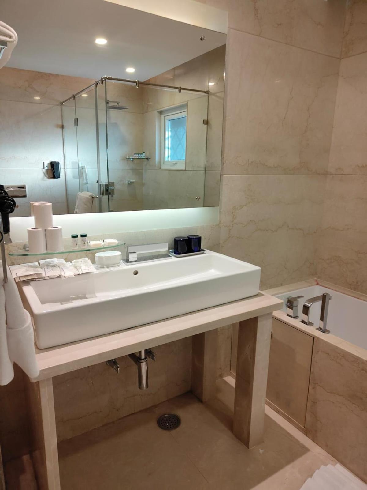 Fortune Hosur - Member Itc Hotels' Group Buitenkant foto